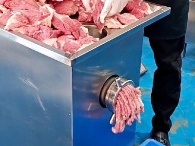 官方通报“学校食堂绞肉机发现活蛆”：属实，已全面消杀
