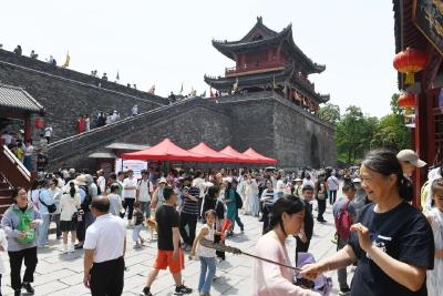 双向奔赴！荆州步步“精”心，游客连连入戏