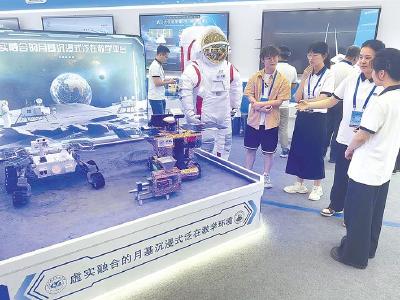 数百外宾现场感受中国智慧 希望学生有机会来中国学习