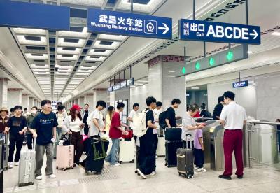 客运量再上“500万+” 今天武汉多路地铁将延时收班