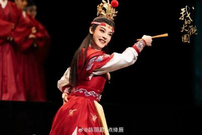 演员陈丽君落泪道歉 此前采访发言引争议