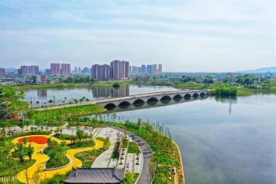 笔记本记满“流量密码”，车轮变身移动广告牌——浠水商户求变奏响夏日消费交响
