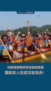 起猛了！这场龙舟赛都是国际友人在划！
