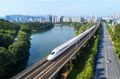 咸宁：把城市轻轻放在山水间
