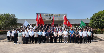 武汉6所高校大学生国旗护卫队展示邀请赛在大悟举行