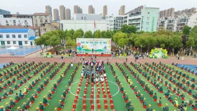 武汉：江岸之光·开心有“你”进校园 | 小铁嘉年华，为成长注入“心”能量 