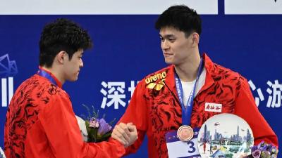 孙杨800米自由泳退赛，今晚与潘展乐、汪顺决战200米自由泳