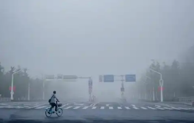 出行注意！湖北多地发布大雾预警 部分地区能见度小于50米