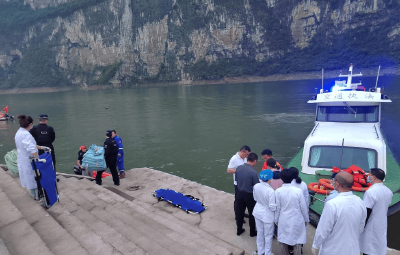 贵州黔西市载人游船倾覆事故已致3人死亡 14人正在搜救中