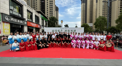 端午遇六一 欢乐满社区——群建里开展民俗游园会
