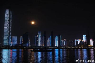 武汉把长江夜色熬成留住过客的高汤