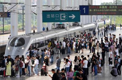 全国铁路今天预计发送旅客2110万人次