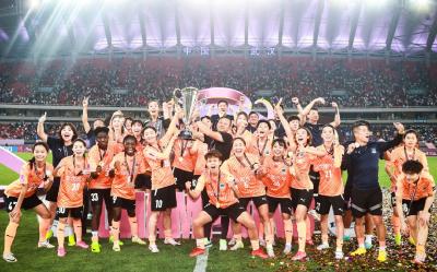五年“狂揽”职业赛事12冠，武汉足球为什么能？
