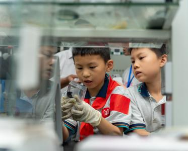 科技启迪梦想，消防筑牢防线——吉林街小学双线开展主题教育活动