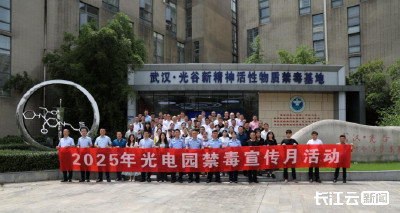禁毒民警接连进校园，零距离教你识毒防毒