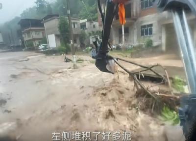 云端锐评 | 从“挖机小何”到“49万哥”，微光汇聚，便是星河