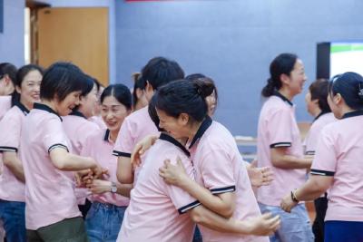 咸宁：华师元一｜悦动心灵 减压赋能——第四届心理健康教育节之学工部“525”心理拓展活动