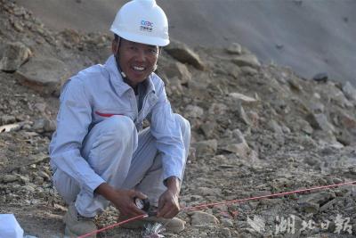 参建“非洲三峡工程”九年，这位中国师傅带出300多名安哥拉徒弟