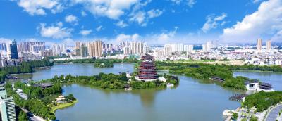 这座连山脉都为之驻足的城市，如何续写5000年文明传承与新生？