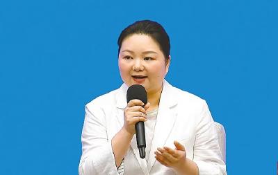16年讲解1万多场 大别山精神传四方 红安女讲解员程星走上国新办发布厅