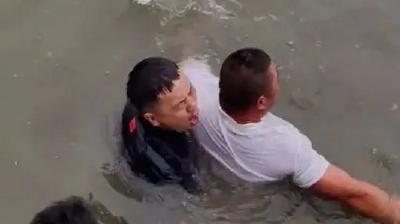 “妈，求你让我再救一个……”