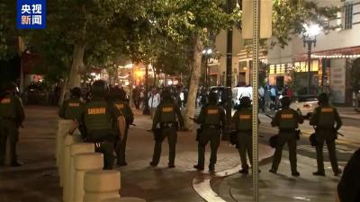 美国洛杉矶市中心225人于10日晚被捕
