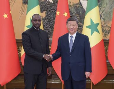 习近平会见塞内加尔总理松科