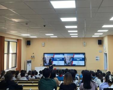 武汉：凝聚心力量，共筑成长盾｜武汉市吴家山第二中学开展心理健康专题培训，赋能班级心理守护