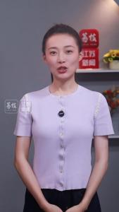“苏超”把江苏推向“顶流”，除了赛球外，十三市又拿出文化家底，晒巨著拼名家