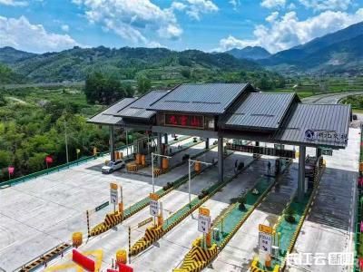 湖北今年首条跨省高速公路——通武高速通车