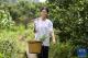 全网追的“扁担女孩”，找了一份暑假工，时薪12元