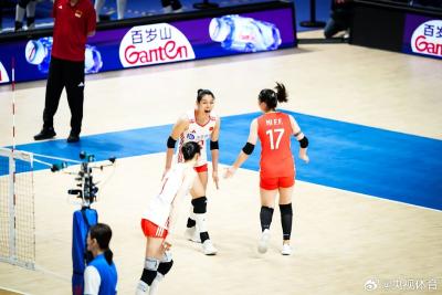 中国女排战胜保加利亚女排 取得两连胜