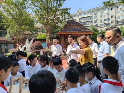 聚力关心下一代 公益助推友好城——武汉市江汉区政协开展政协益家人委员公益活动