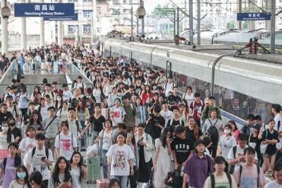 铁路端午假期运输发送旅客7875.2万人次，创历史同期新高