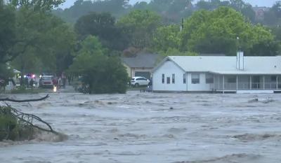 美国得克萨斯州“灾难性”洪水已致13人死亡 约23人失踪
