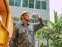 致敬高温下的劳动者 | 三小时“汗”卫清凉 全天候“电”记守护
