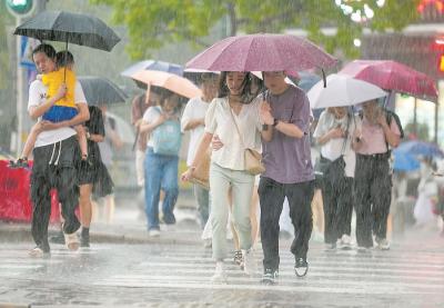 今日入伏高温天气持续 湖北今晚起迎降雨 警惕局地大暴雨
