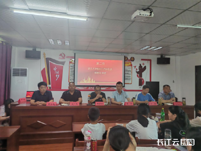 湖北大学“稚语童声”实践团队暑期托管班在石头咀镇开班