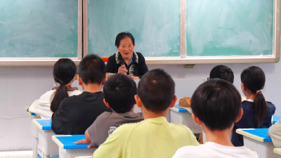 襄阳南漳：95岁新四军女战士与“10”后学生的红色对话