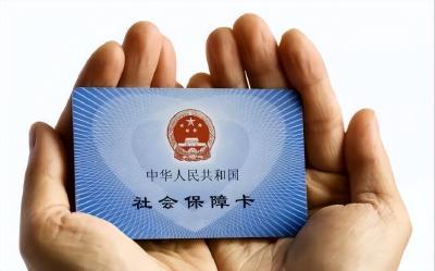 利用自己和家人医保卡超量配药转卖获利，官方通报