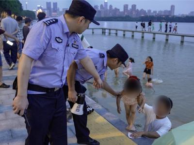 巡逻守护不打烊 警民共筑武汉东湖水域游玩安全屏障