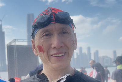 武汉65岁老人渡江节试渡豪言：最后一渡，拼出大武汉的精神！