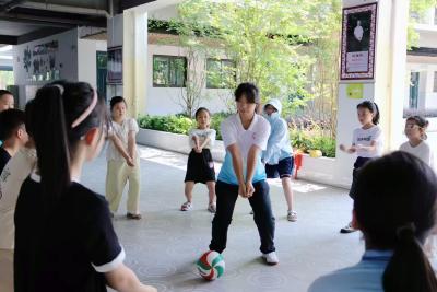 以“五好”为指引 大学生志愿者点亮孩子多彩假期