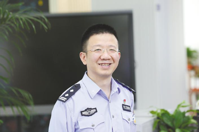 行行代码铸警魂 ——追记因公牺牲的武汉民警万松