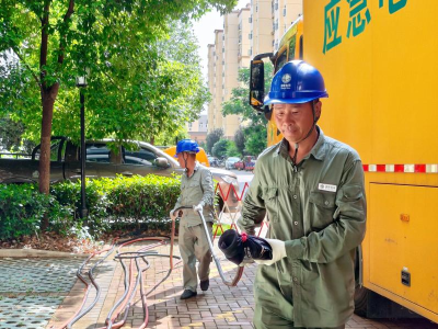 国网鄂州供电公司：40℃高温下，为900户居民清凉“续航”