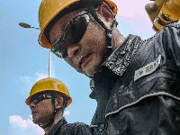 致敬高温下的劳动者 | 三小时“汗”卫清凉 全天候“电”记守护
