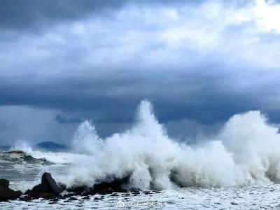 台风“丹娜丝”登陆台湾 多地停工、停课、停运
