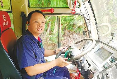 山村司机邓兰舟情牵2300多个“家人” 17年免费带货10万余件