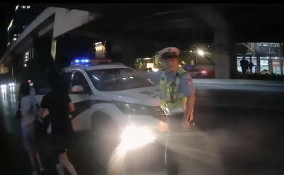 (测试审核)晚高峰的武汉街头，12分钟紧急“狂飙”