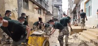 “中国脊梁”刷屏！榕江嬢嬢都在哭什么？